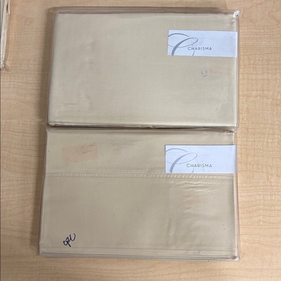 Charisma Floriane Queen Bedskirt & Gosford Flat Sheet - Picture 2 of 2